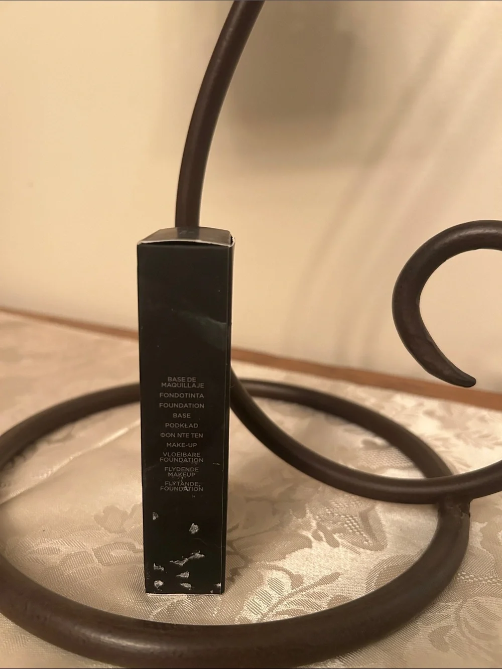 Laura Mercier Flawless Lumière Radiance-Perfecting Foundation 1N2 Vanille 1oz